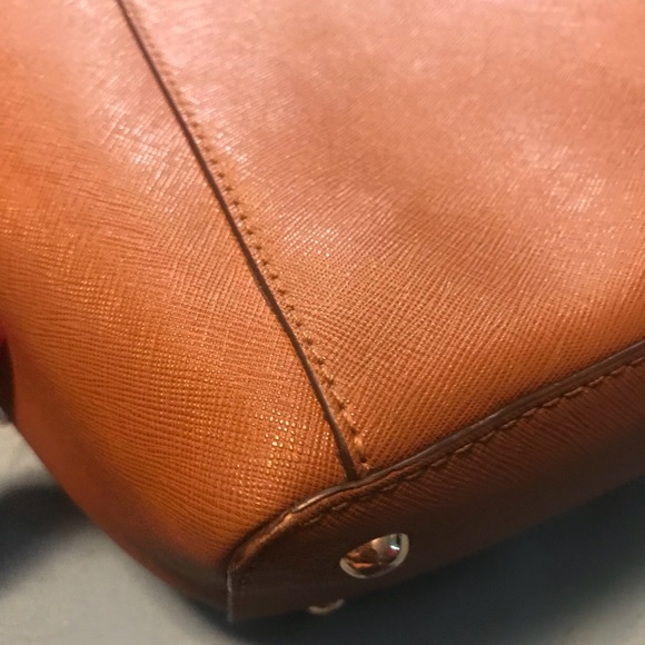 Michel Kors purse. - Picture 4 of 8